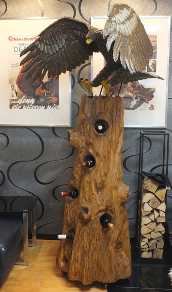 steinadler weinregal lifesize adler eagle motorsäge kettensäge schnitzen jochen adam holzwerker