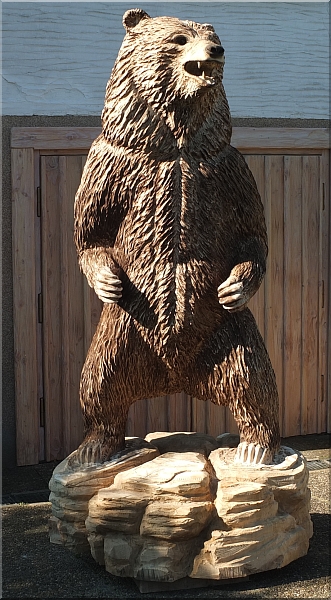 grizzly  br holzwerker jochen adam schnitzen mit der motorsge