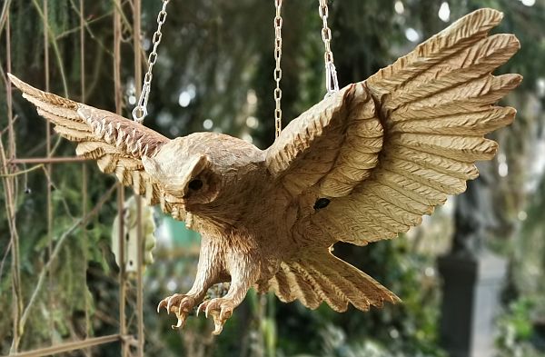 flugeule fliegende eule landende eule landing owl eule holz motorsäge kettensäge schnitzen kettesägenkunst motorsägenkunst