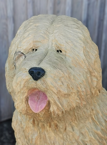 hund old english sheepdog bobtail motorsge kettensgenkunst holz schnitzen jochen adam holzwerker geschnitzt  chainsaw carving