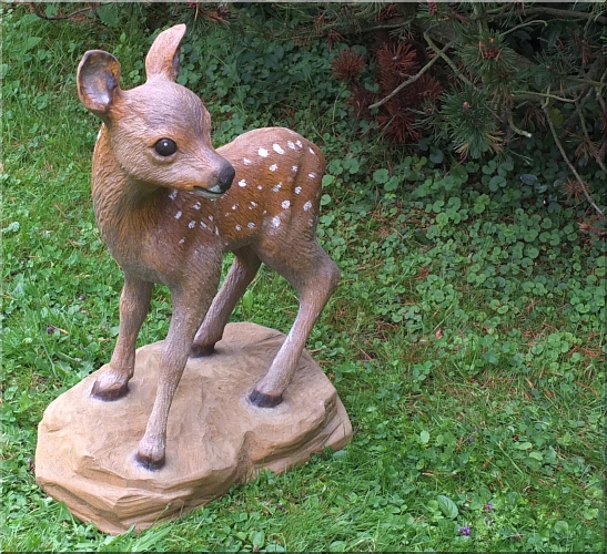 rehkitz fawn  holz schnitzen motorsge kettensge holzwerker garten