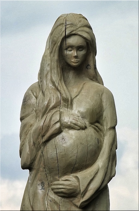 sculptur frau women geburt birth skulpturen holz schnitzen motorsäge kettensäge  leben tod holzwerker