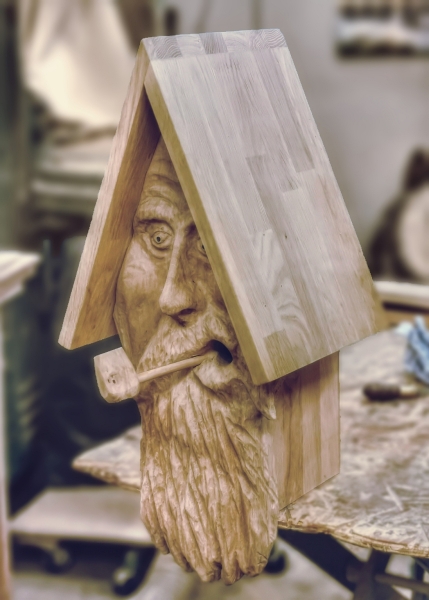 vogelhaus nistkasten gesicht holz motorsge kettensge schnitzen carving jochen adam